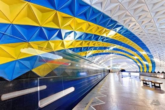 З нагоди Дня міста і Дня державного прапора метро в Харкові курсуватиме до 23:00