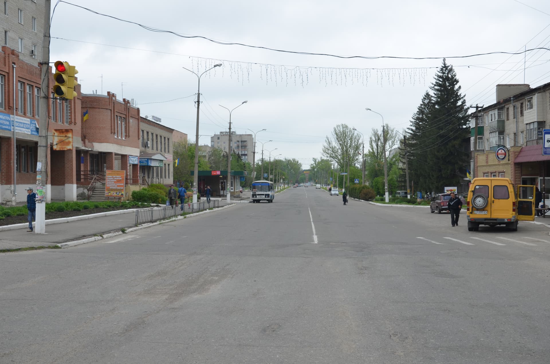 Удари по школі, АЗС та сільгосптехніці на жнивах: росіяни обстріляли Харків і 16 населених пунктів області, є поранені 