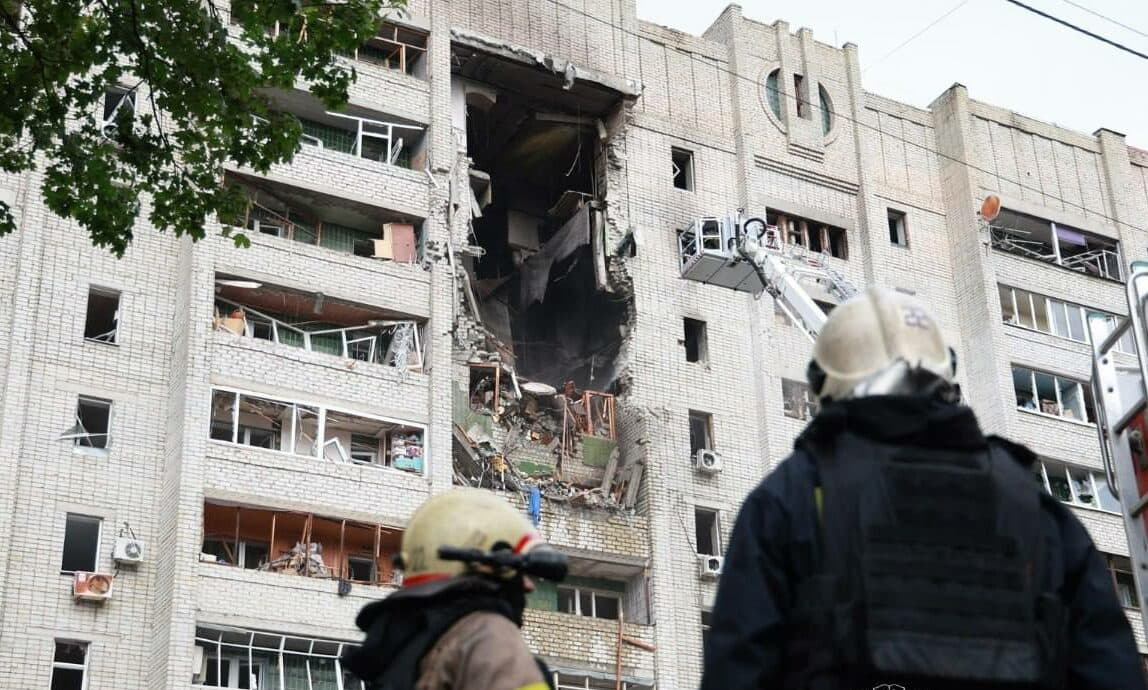 Ранковий ракетний удар по Салтівському району Харкова: двоє загиблих, кількість поранених зросла до 23 