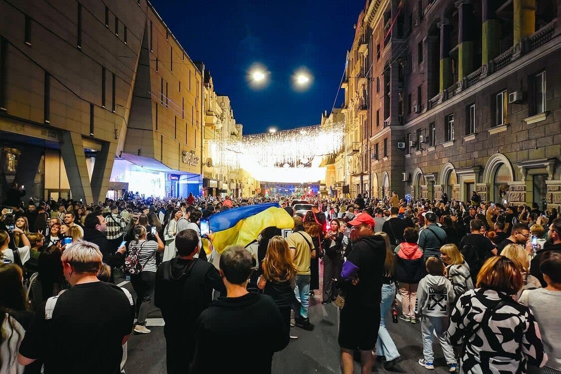 Харків відзначив 372-річчя: підземні концерти в метро та імпровізований басейн на колесах у центрі міста